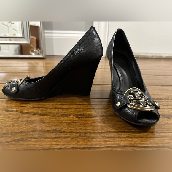 Gently used Tory Burch black open toe wedges, Sz 9 - Picture 1 of 8